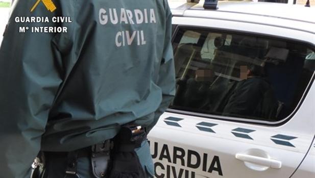 Tres guardias civiles, heridos al ser embestidos durante una persecución en Los Barrios