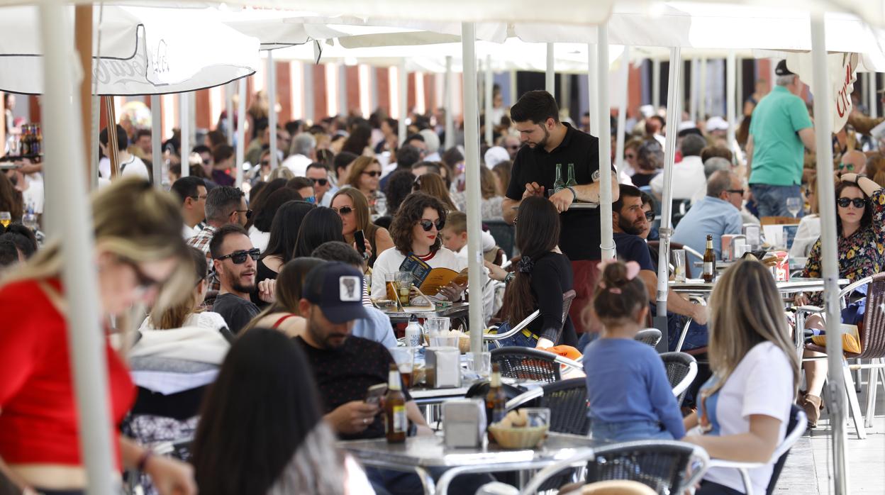 Turistas en terrazas de Córdoba