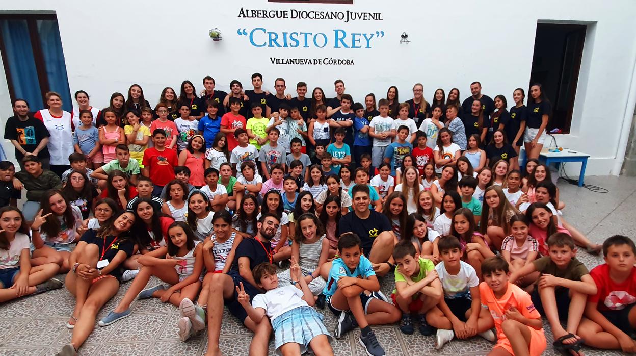 Casi un centenar de alumnos han participado en el campamento de primaria