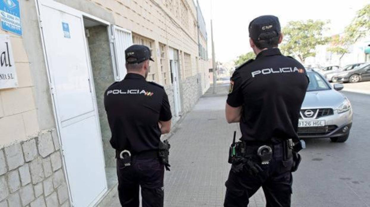 La Policía Nacional ha identificado y detenido a los dos jóvenes en Málaga y Granada.