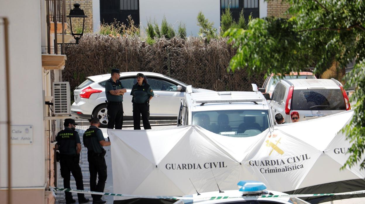 La Guardia Civil investiga en el lugar de los hechos en Rute