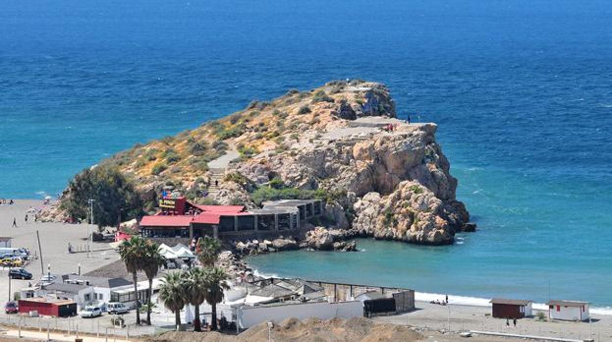 El hombre, de 49 años, ha fallecido después de nadar en una playa de Salobreña