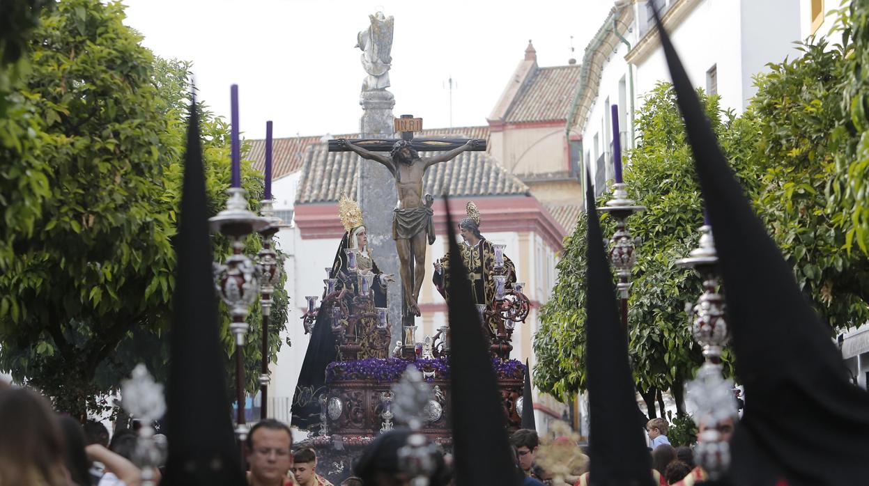 El Cristo de las Penas avanza por el Potro el Domingo de Ramos de la Semana Santa de Córdoba 2019