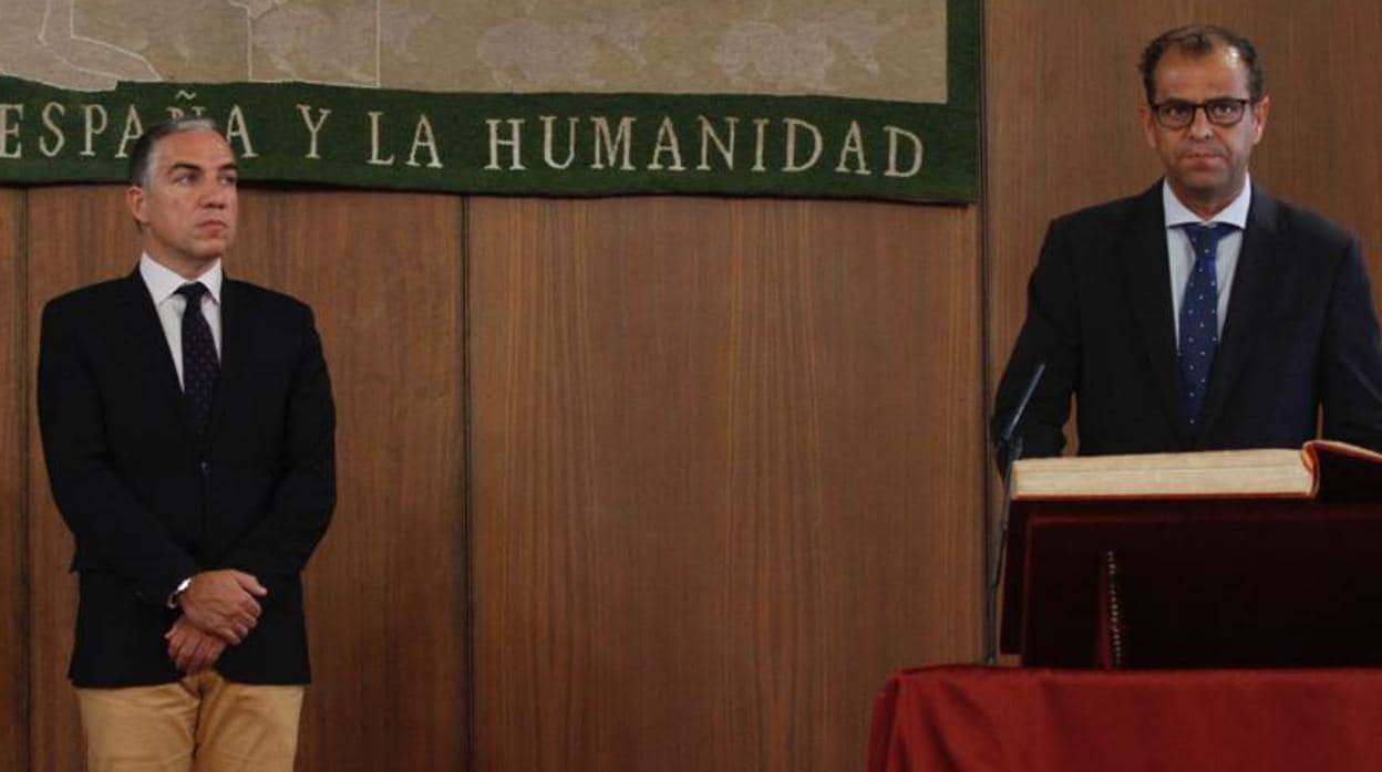 Elías Bendodo y Juande Mellado, este miércoles en el Parlamento andaluz