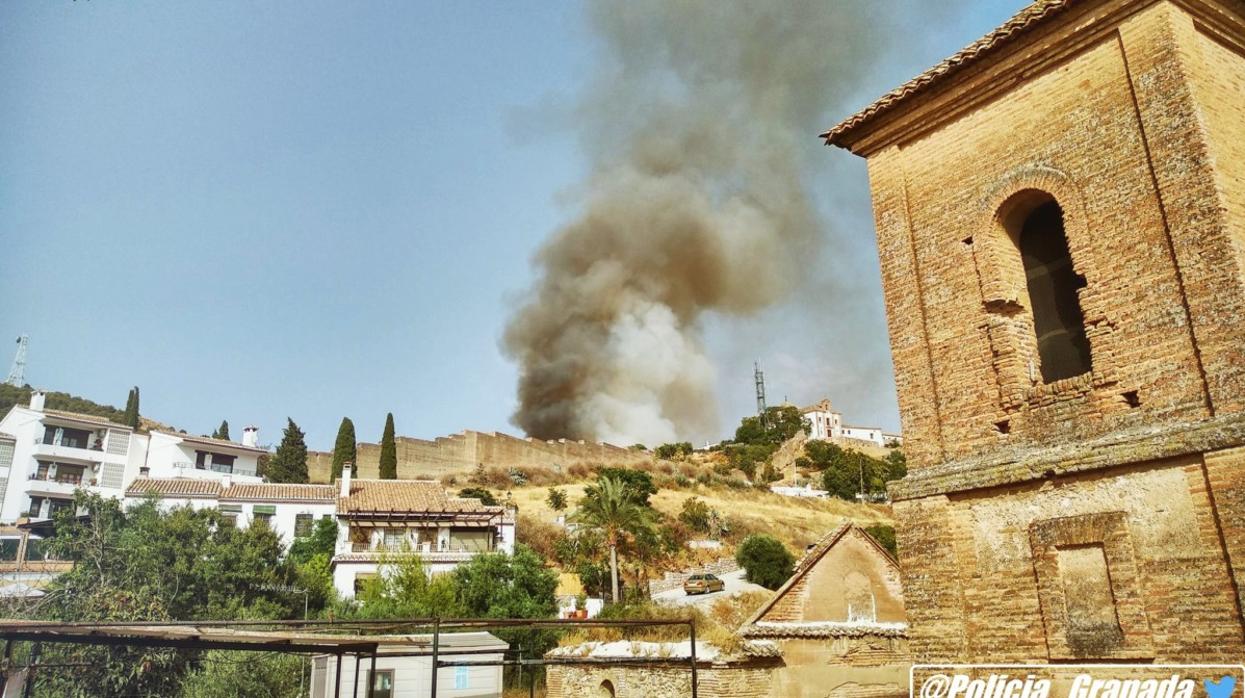 El incendio se ha declarado en el paraje del barrio del Sacromonte, en Granada