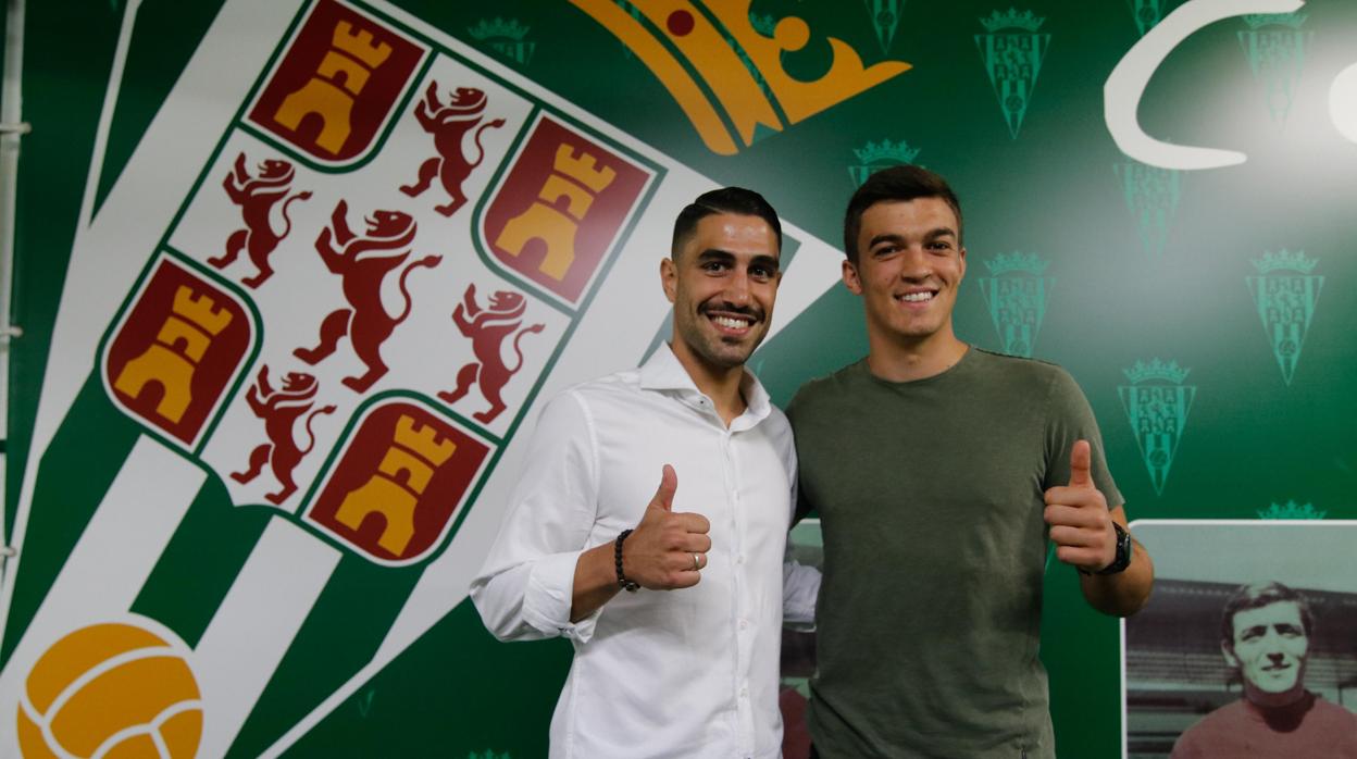 Los jugadores Victor Ruiz y Edu Frías, el viernes, en su presentación