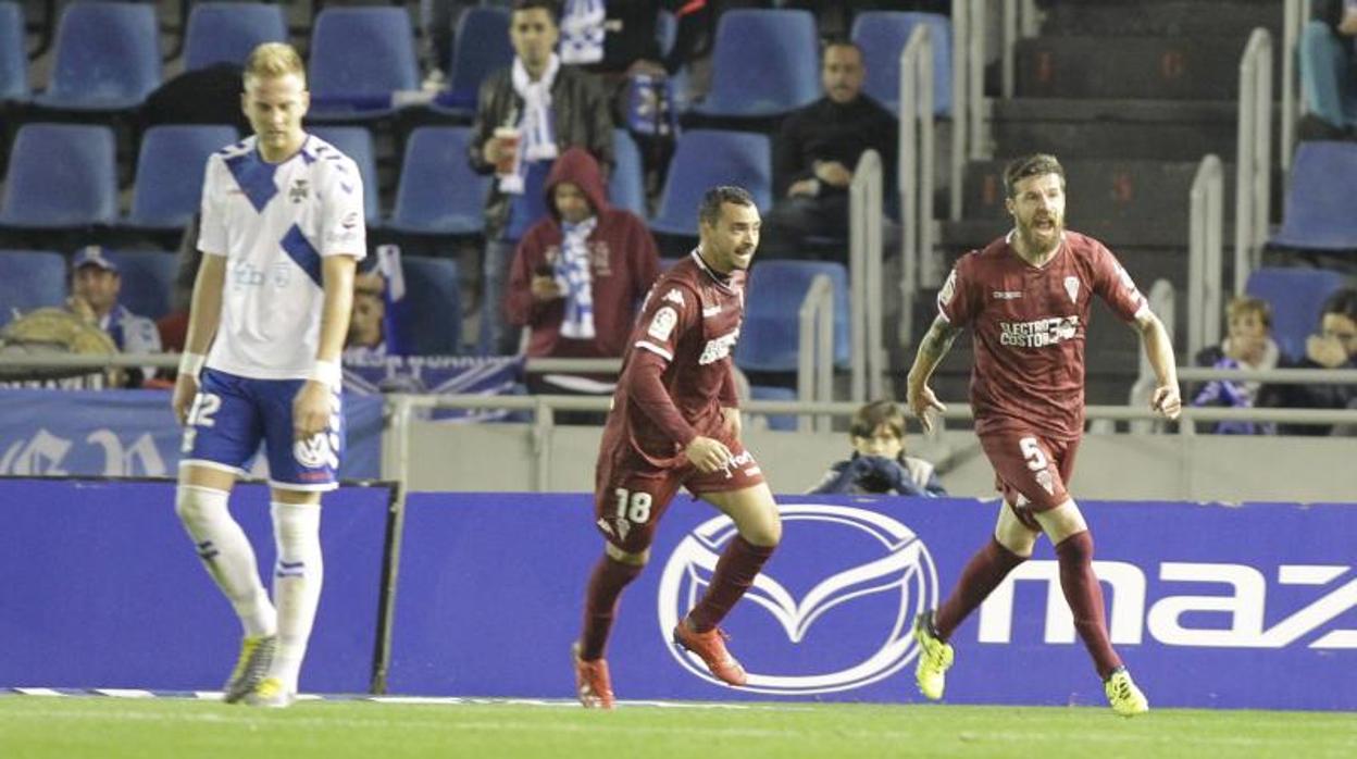 Chus Herrero ante el Tenerife cuando anotó un gol