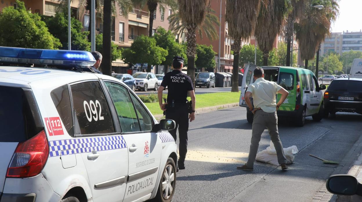 Agentes de la Policía Local en el lugar de los hechos