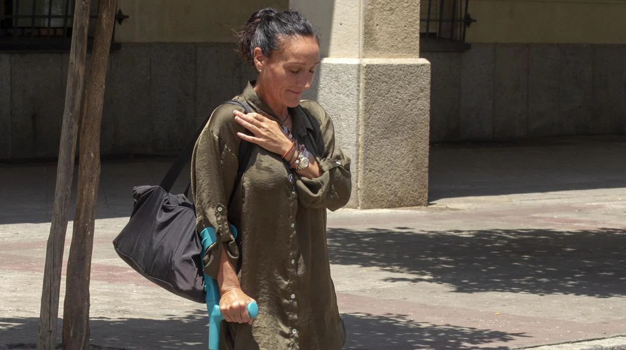 la juez María Núeñez Bolaños a la salida de los juzgados este martes
