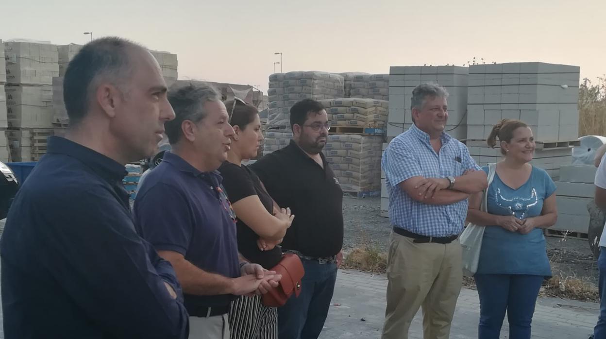 Salvador Fuentes, reunido ayer con los vecinos