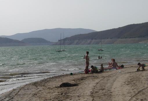 Un día en el lago de Andalucía: diversion en tierra, agua y aire en el pantano de Iznájar