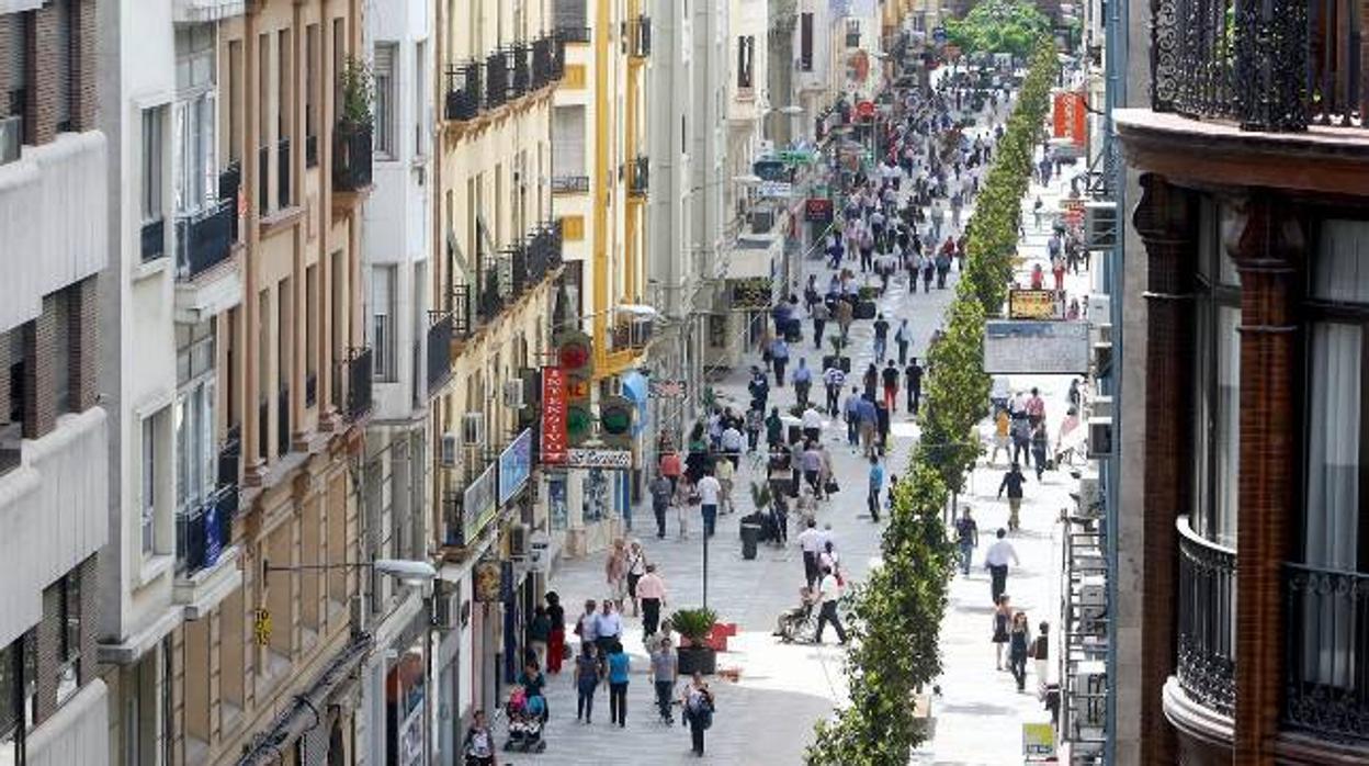 Calle Foro Romano, una de las que más comercios concentra en en centro de Córdoba