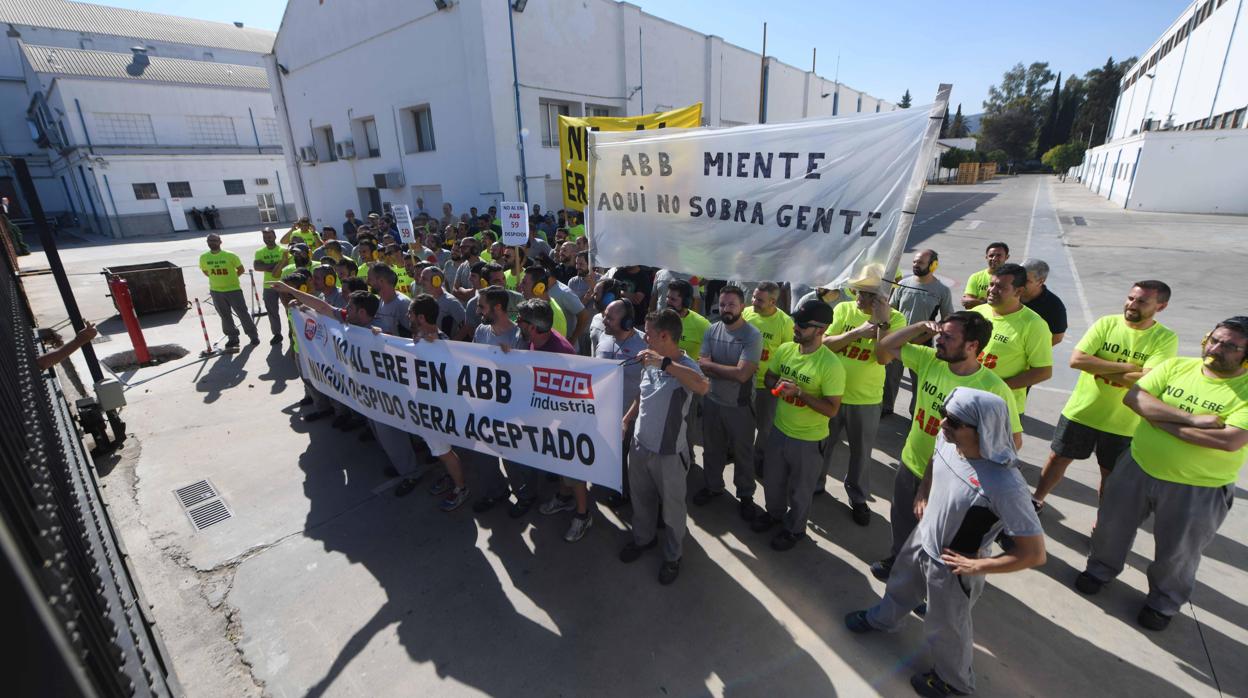 Encierro de los trabajadores en la fábrica de Córdoba