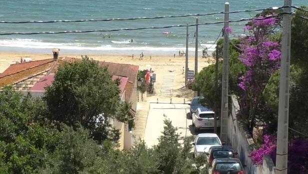 Detenido por robar en coches aparcados cerca de una playa de Huelva los fines de semana