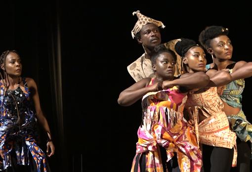 Una recién estrenada versión de «Fuenteovejuna», por una compañía de Costa de Marfil, en que la acción se lleva a los señores de la guerra en el África de hoy