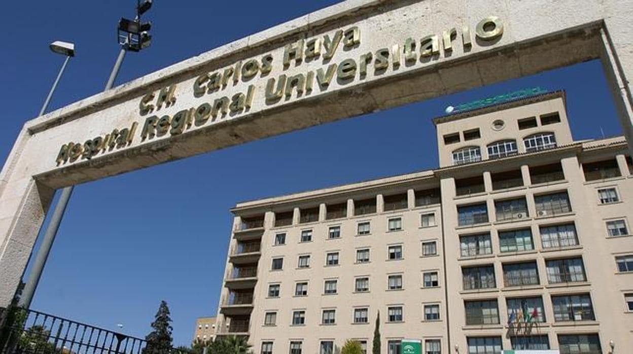 Hospital Regional de Málaga, donde se dio el brote mortal de hepatitis