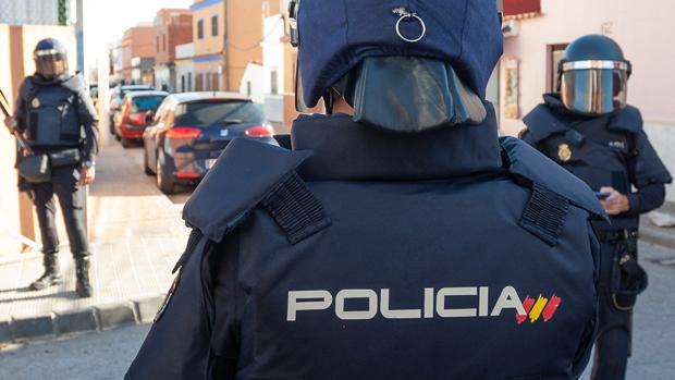 Acorralan a un ladrón en una vivienda de Málaga, donde estaba atrincherado con una pistola