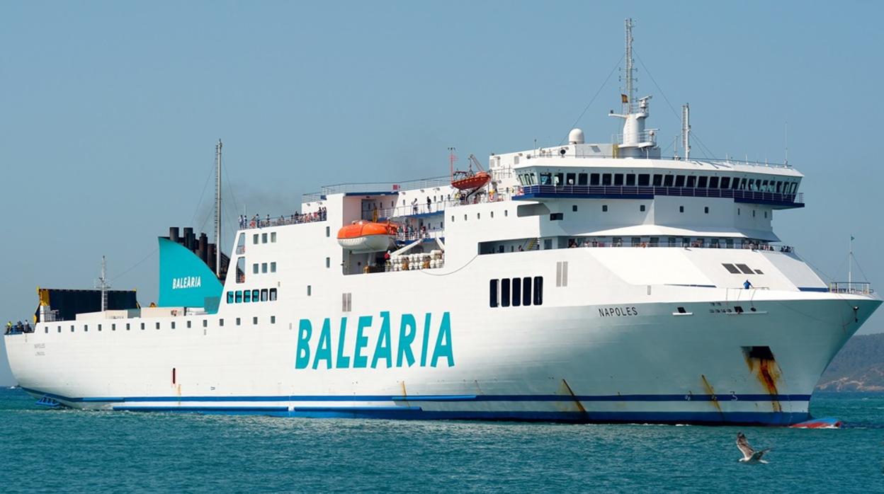 El ferry «Nápoles», de Balearia