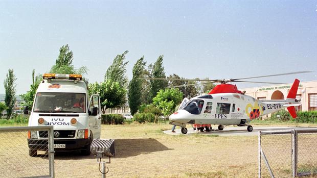 Un herido muy grave evacuado en helicóptero al volcar su vehículo en La Carlota