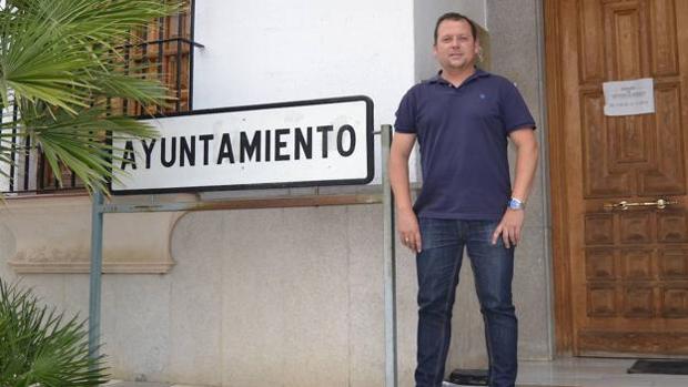 Pillan al alcalde de un pueblo de Granada conduciendo borracho tras tener un accidente