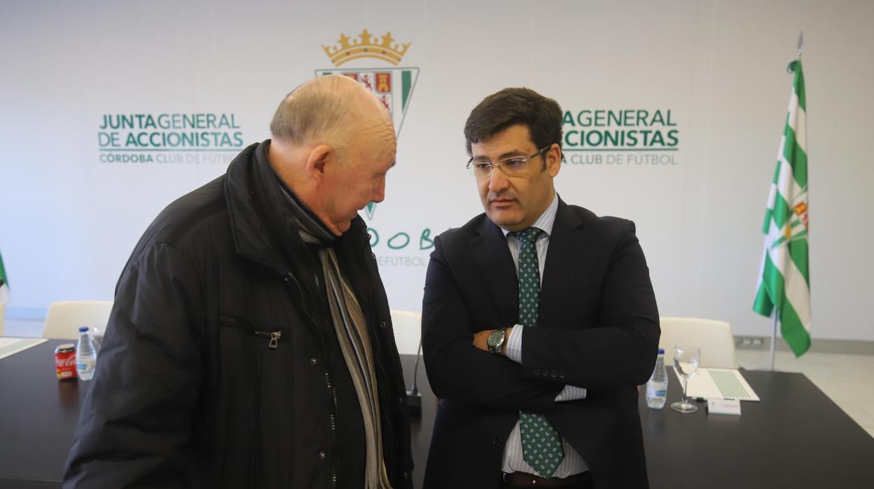 León conversa con José María Córdoba