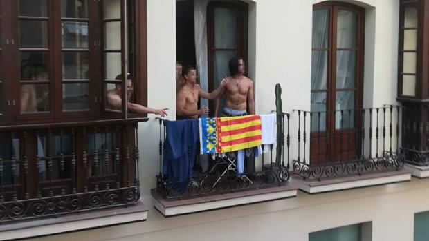 Batalla campal en Málaga al grito de «¡Viva España, cabrones!»