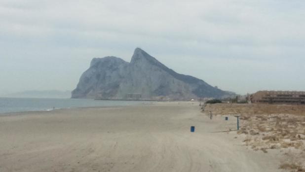 Salud levanta la prohibición del baño en la playa de La Línea de la Concepción afectada por la bacteria E.Coli