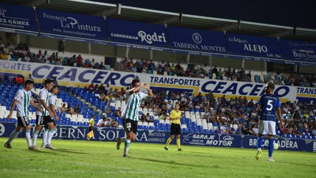 El Córdoba CF supera (1-2) la última prueba ante el Linares