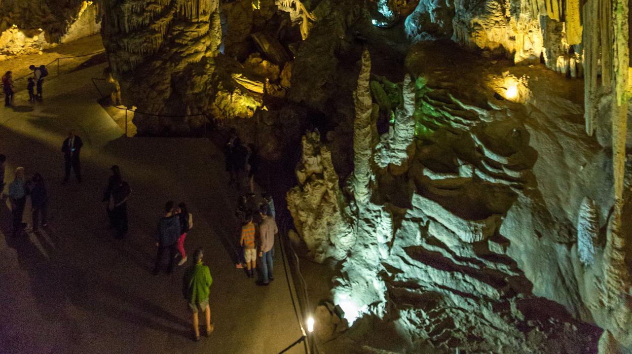 Imagen del interior de la cueva de Nerja