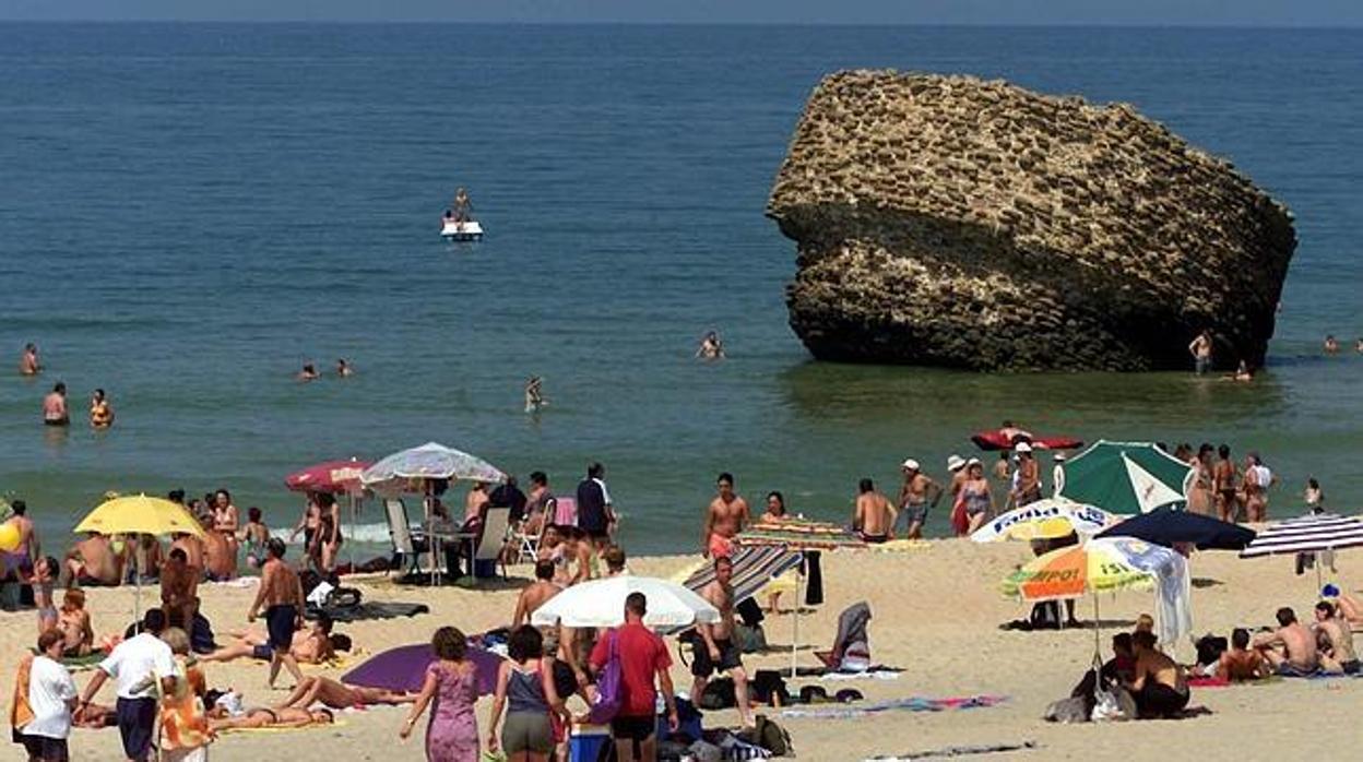 El bañista fue rescatado del mar pero no pudieron hacer nada para salvarle la vida