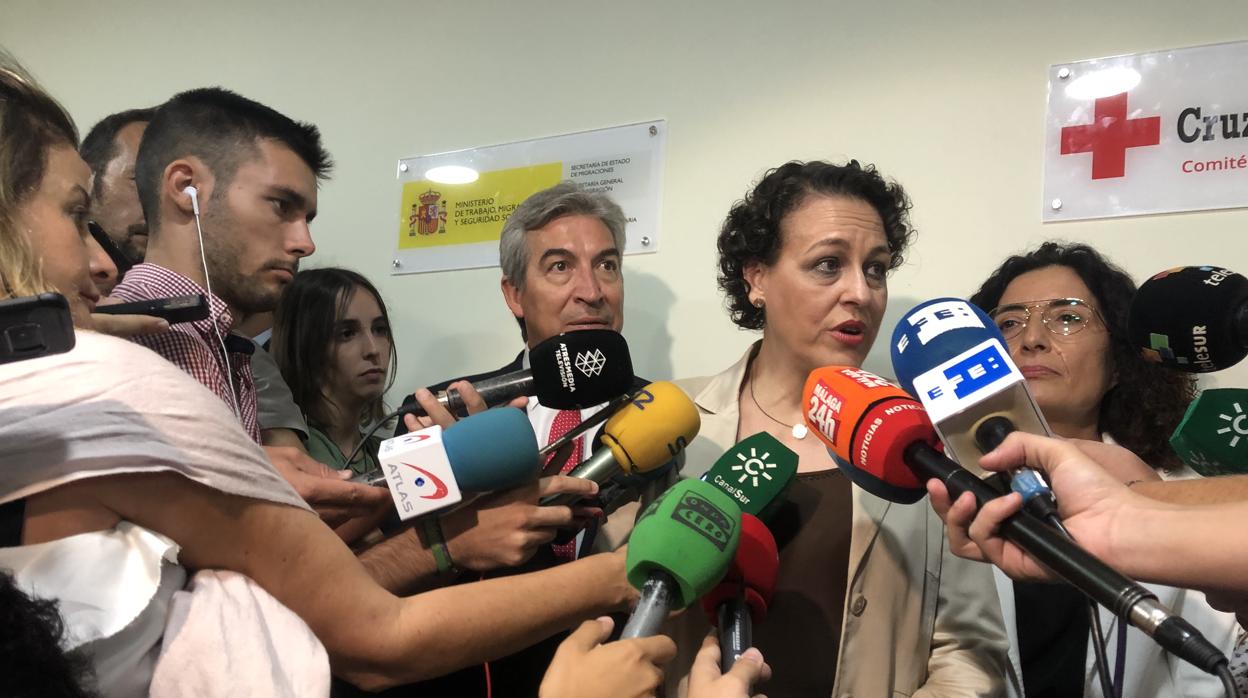 La ministra durante la visita al nuevo entro en Málaga