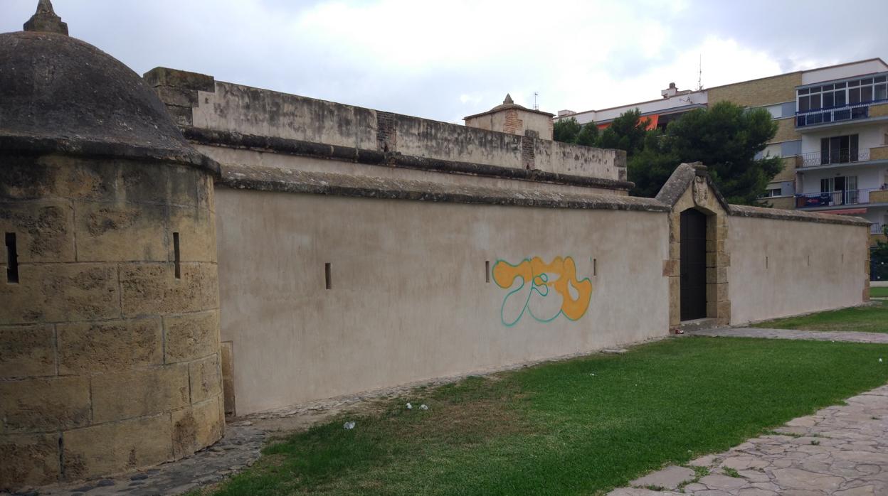 Pintada en el muro de la Casa-Fuerte Bezmiliana