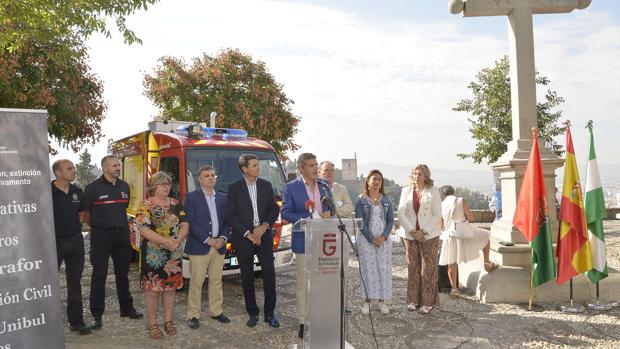 El barrio del Albaicín de Granada presenta los camiones de bomberos más pequeños del mundo