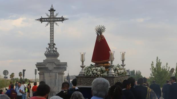 La Fuensanta le gana el pulso al agua y llega hasta el Campo de la Verdad