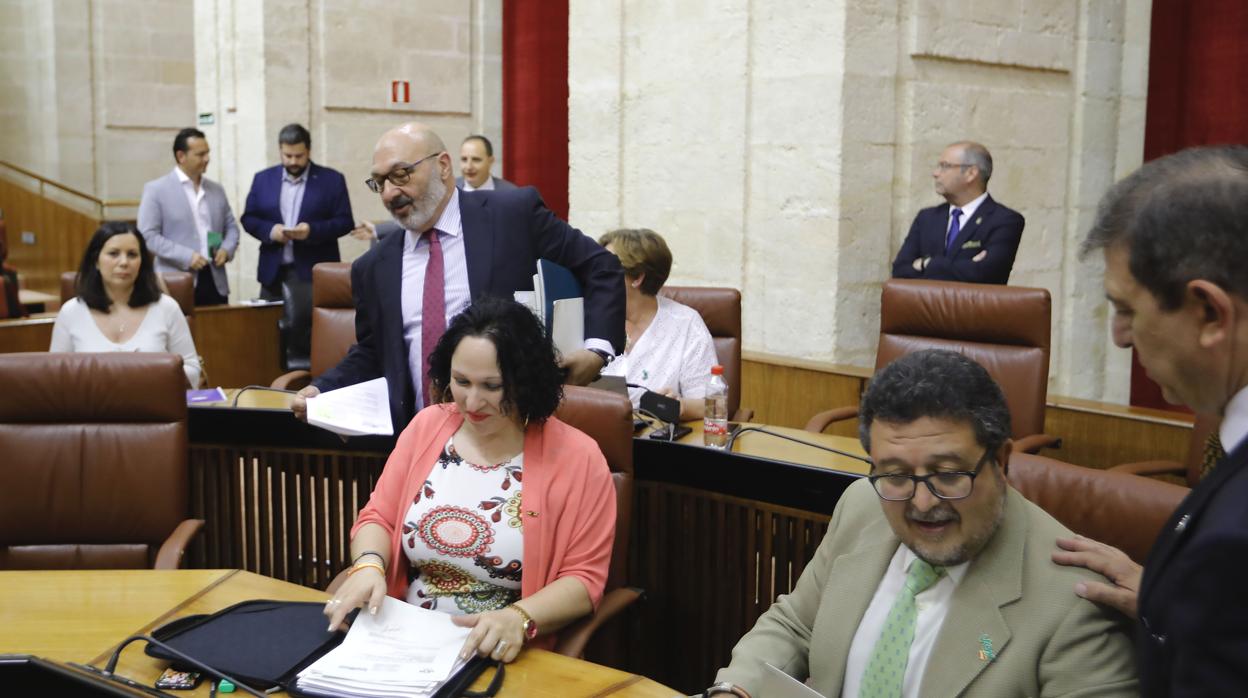 El juez Serrano en su escaño en el Parlamento el pasado junio, cuando se debatieron los presupuestos