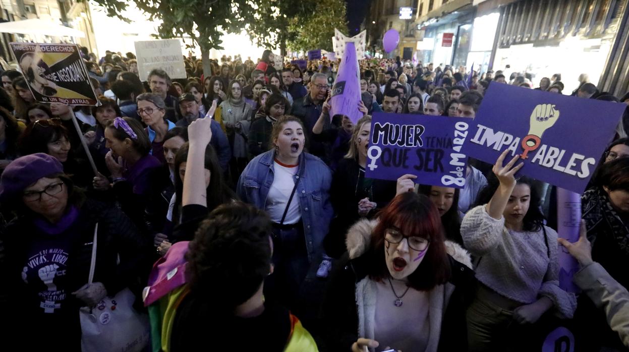 Adolescentes en la manifestación del 8 de marzo en Córdoba