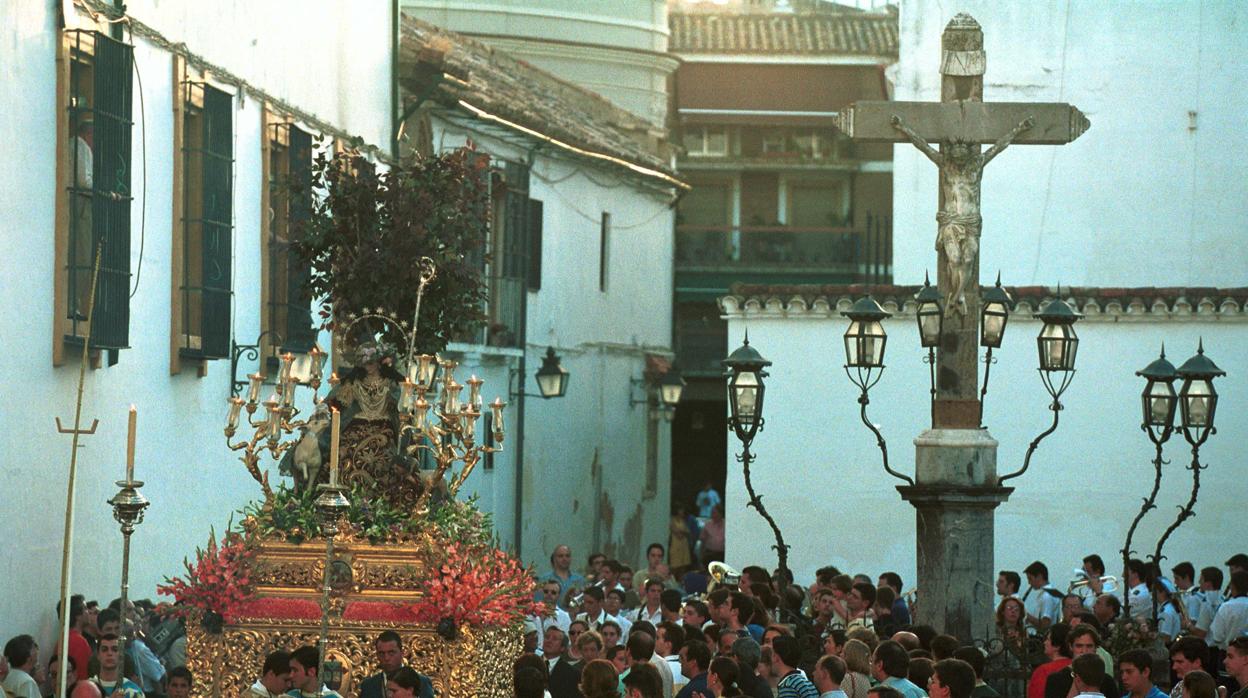 Procesión de la Divina Pastora en el año 2000, con Fray Ricardo de Córdoba en la presidencia