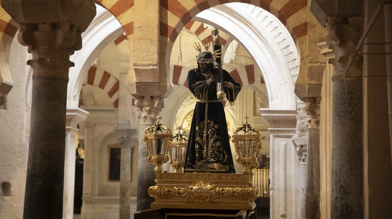 Algunas de las imágenes ya aguardan en el interior de la Catedral