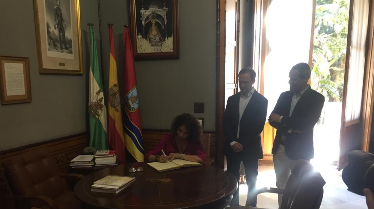 María Jesús Montero adelantaba este mes de agosto en su visita a Sanlúcar la implicación del Gobierno central