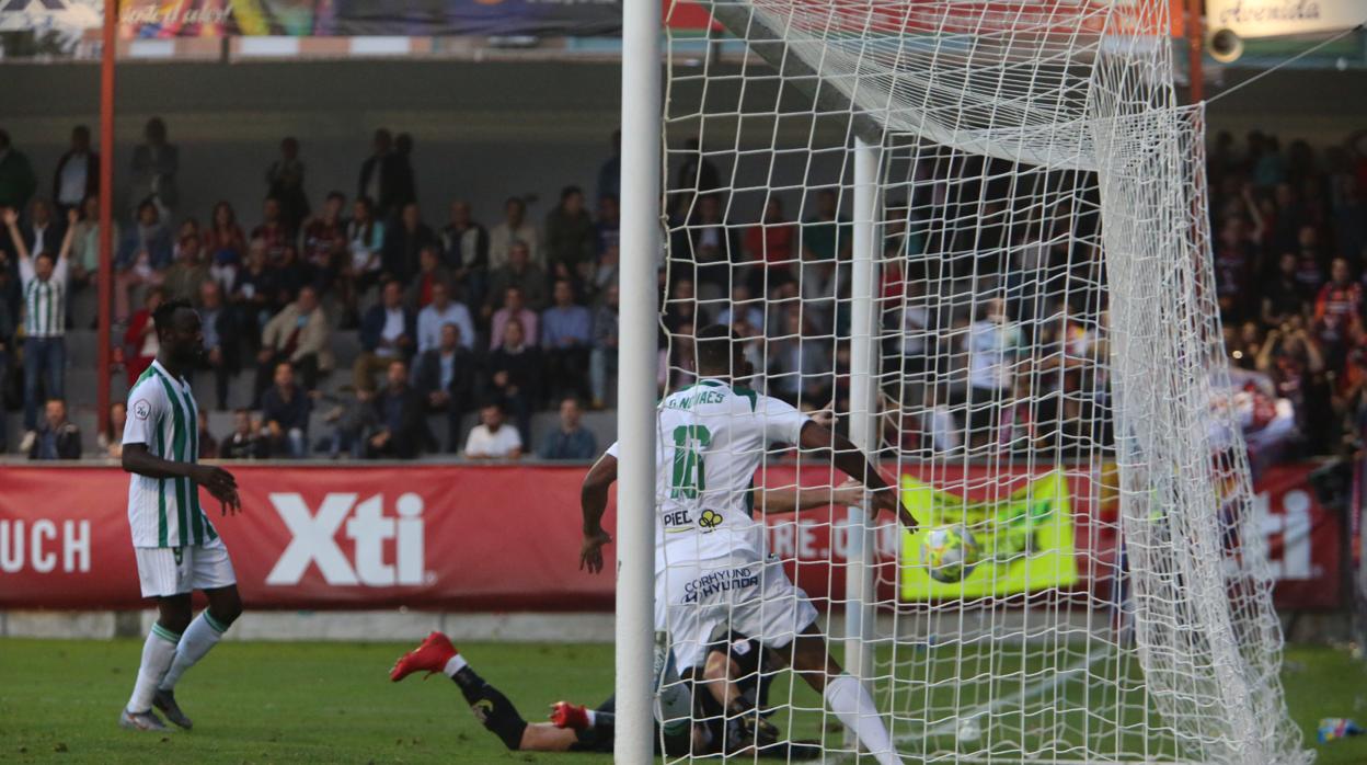 Novaes celebra su primer gol