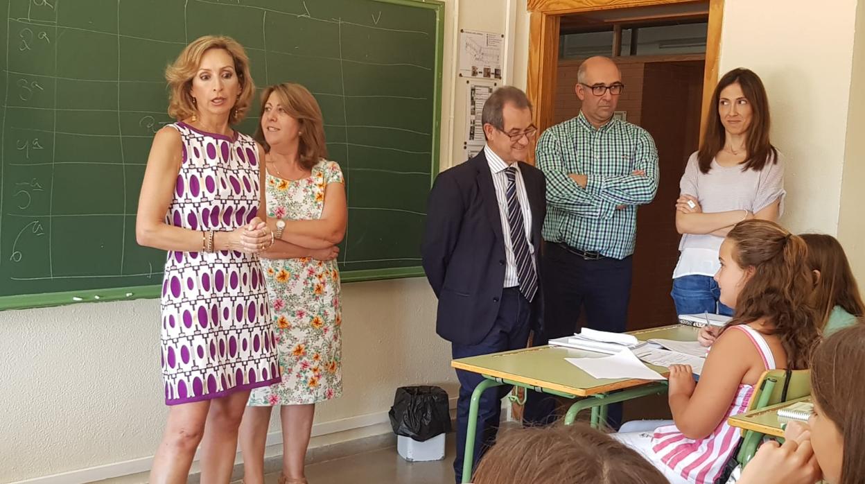 La delegada, Inmaculada Troncoso, en la apertura de curso en Santaella