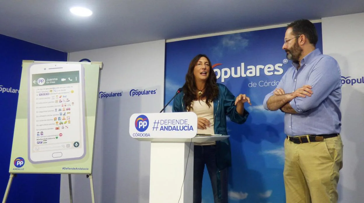 La secretaria general del PP de Andalucía, Dolores López, y el presidente del PP cordobés, Adolfo Molina
