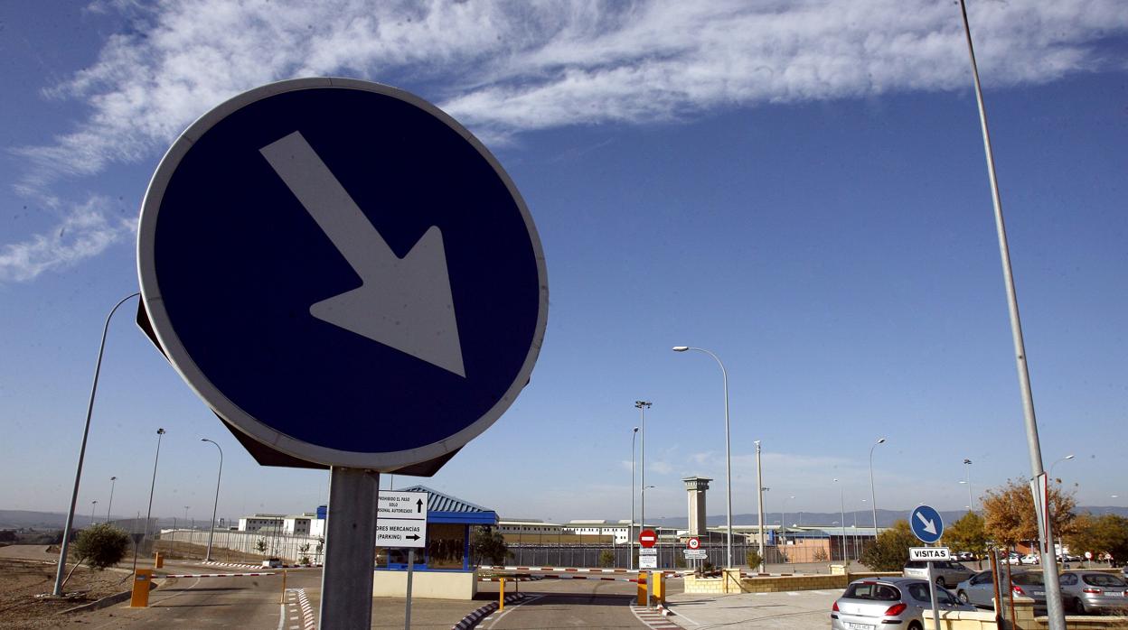 Entrada de la prisión de Córdoba en Alcolea