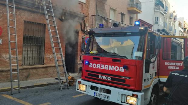 Muere una mujer en el incendio de su casa en Huelva