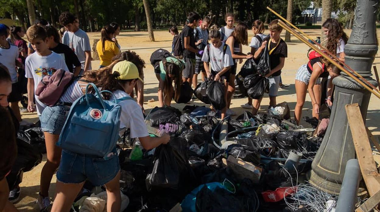 Una de las acciones convocadas por el grupo de voluntariado en el parque González Hontoria