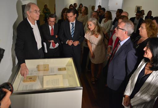 El hispanista Cristopher Maurer ha comisariado la exposición.