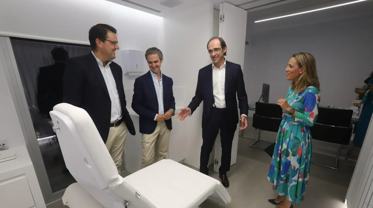 Inauguración de la nueva clínica del doctor Emilio Cabrera