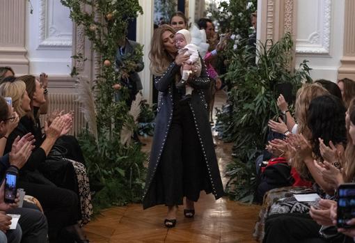 La diseñadora cordobesa Juana Martín rinde homenaje a Medina Azahara en su última colección