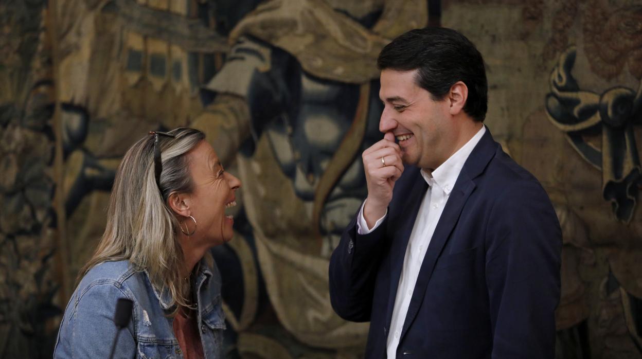 Isabel Albás y José María Bellido en el Ayuntamiento