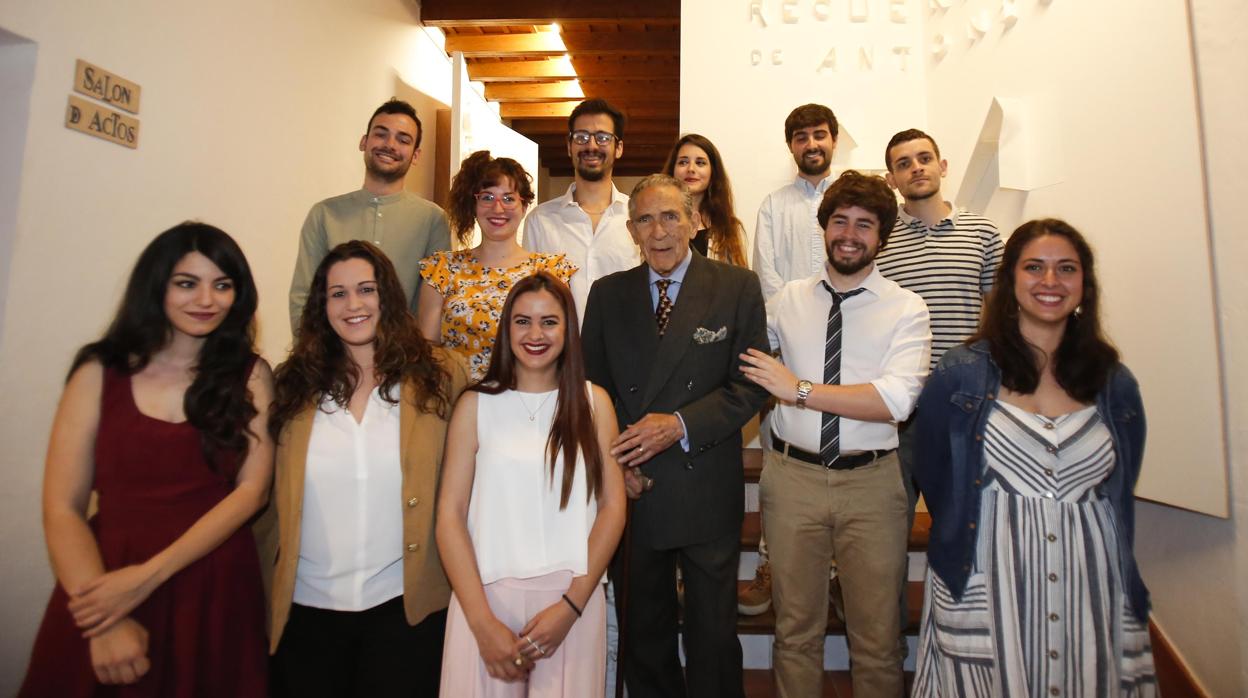 Última aparición pública de Antonio Gala, con residentes de su fundación en mayo de 2018